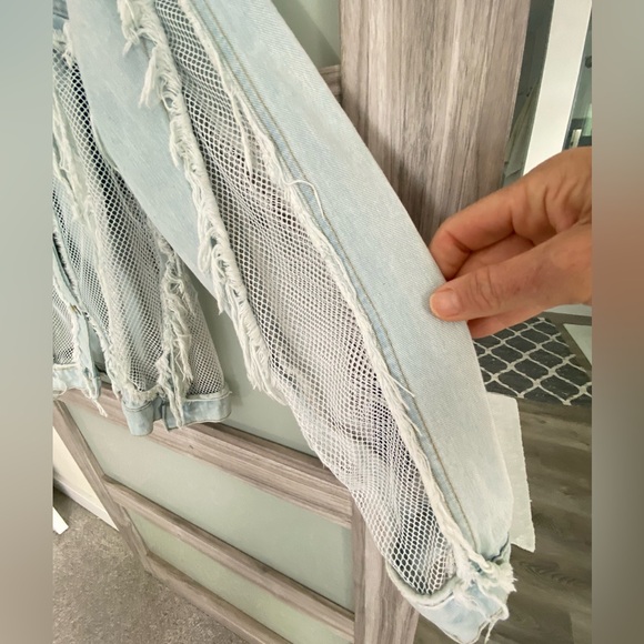 Jean Jacket Light Wash Denim Medium - Picture 3 of 9